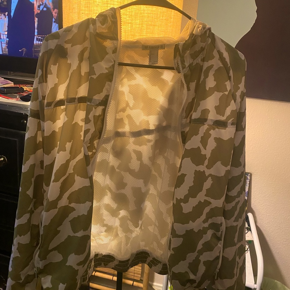 Camouflage windbreaker